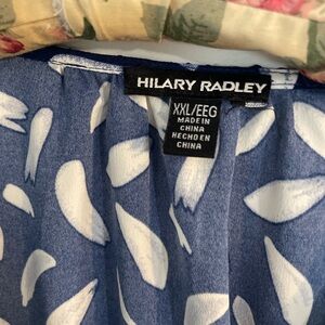 Pretty blouse with scalloped sleeves